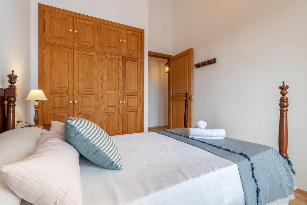 A bed or beds in a room at Finca Es Castellot Vell