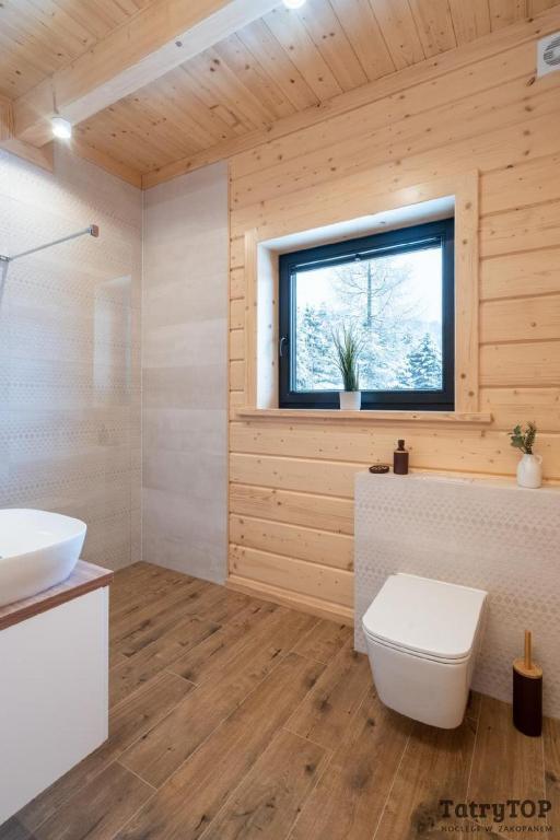 Kúpeľňa v ubytovaní TatryTop Osada pod Wierchem Premium z klimatyzacją