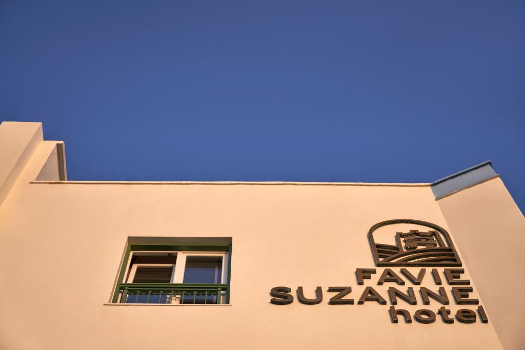 Certifikát, hodnocení, plakát nebo jiný dokument vystavený v ubytování Favie Suzanne