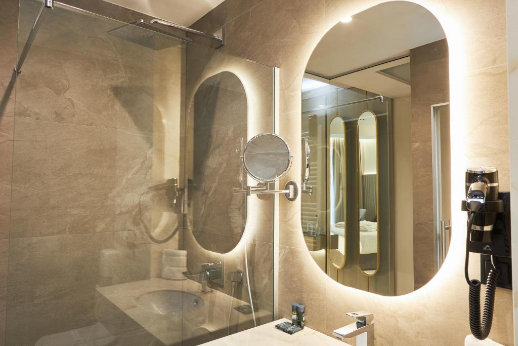 Koupelna v ubytování Hotel Mirror