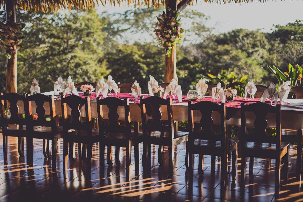 Restaurace v ubytování Guacamaya Lodge