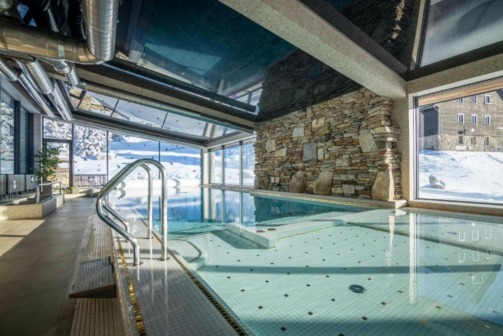 Bazén v ubytování Erlebachova Bouda, hotel - Resort Svatý František nebo v jeho okolí