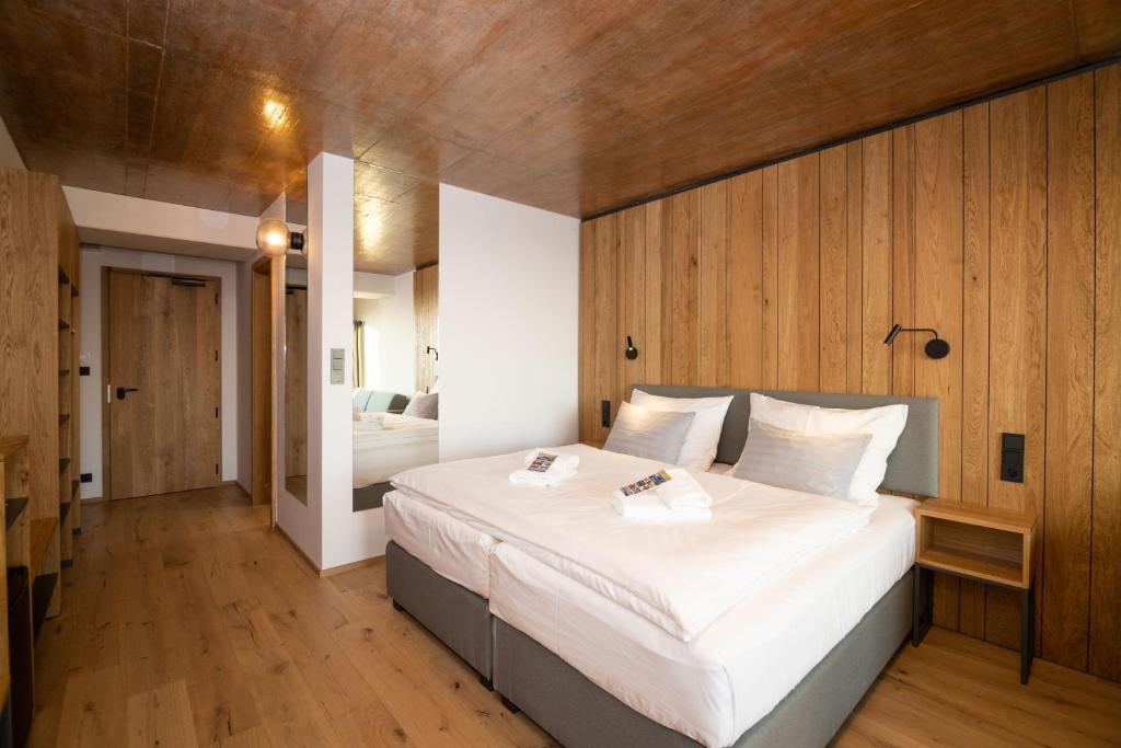 Postel nebo postele na pokoji v ubytování Erlebachova Bouda, hotel - Resort Svatý František