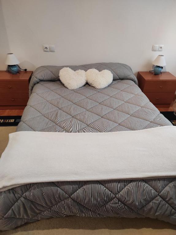 A bed or beds in a room at Piso cangas