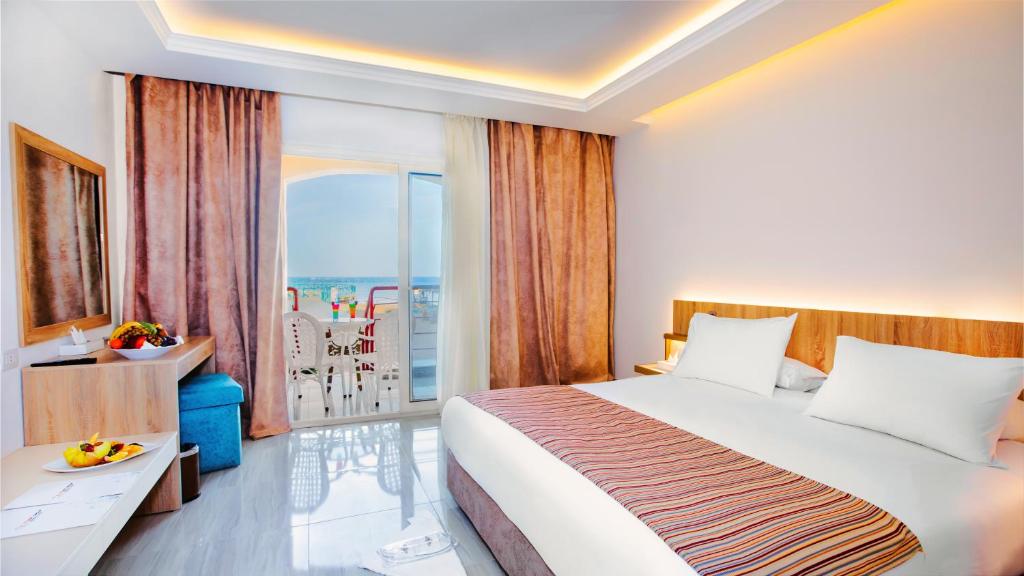 Titanic Beach - Families and Couples only - 1