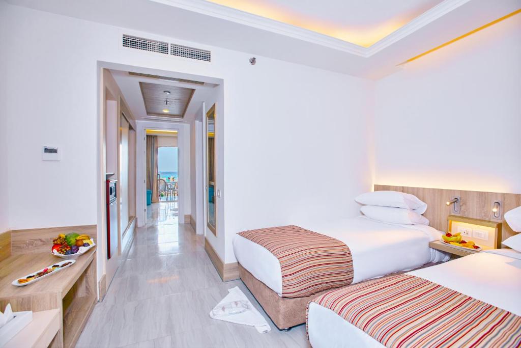 Titanic Beach - Families and Couples only - 6