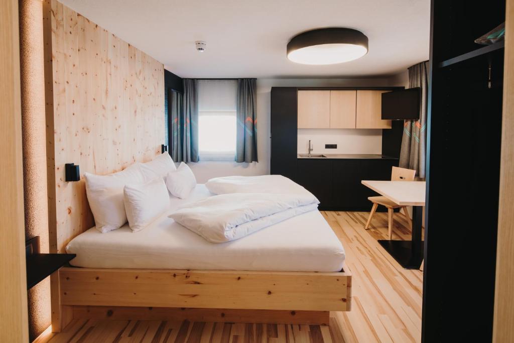 Posteľ alebo postele v izbe v ubytovaní Alpin - Studios & Suites
