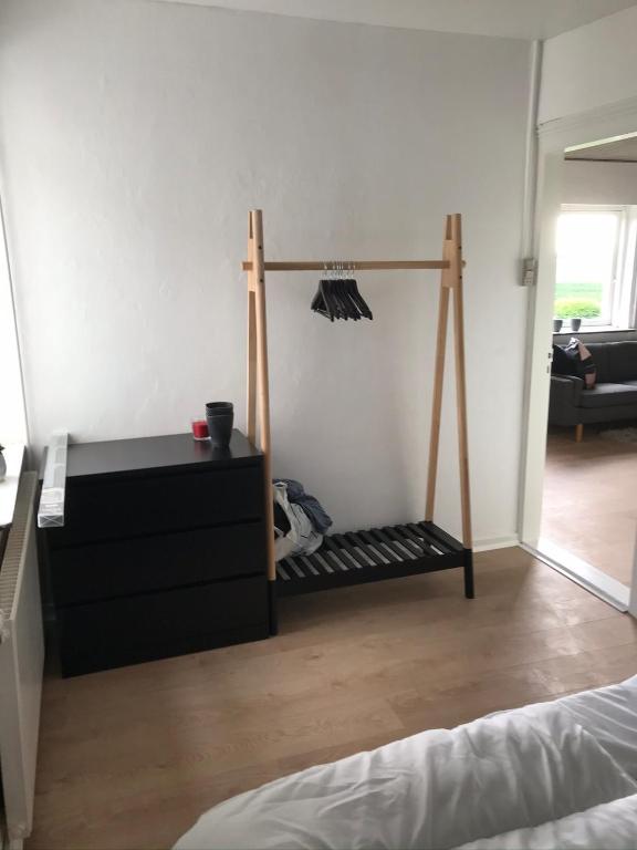 Postel nebo postele na pokoji v ubytování Hus ved skov