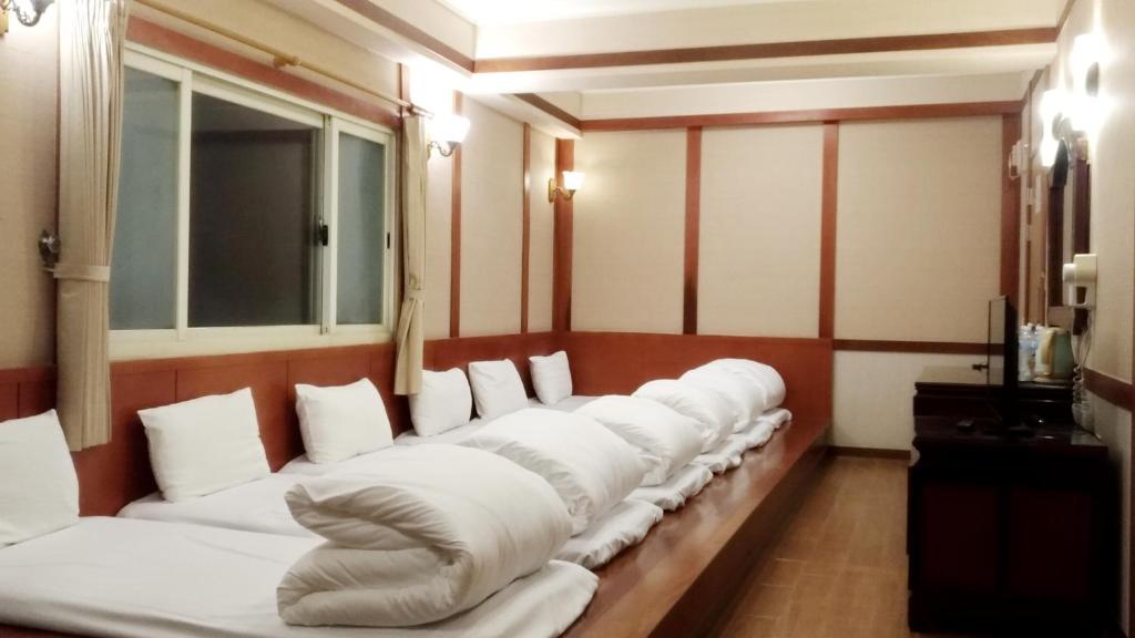 Postel nebo postele na pokoji v ubytování Keton Motel Hualien