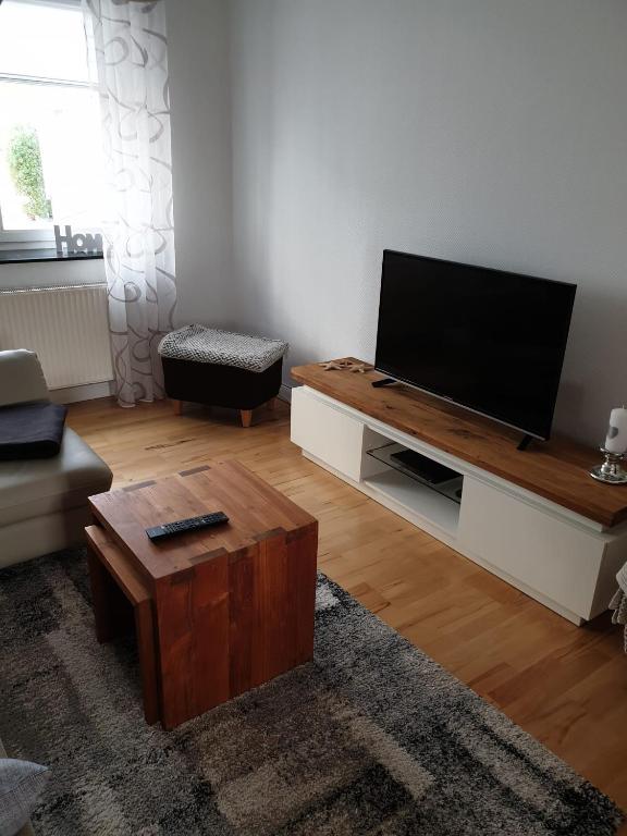TV a/nebo společenská místnost v ubytování Strandallee 150a