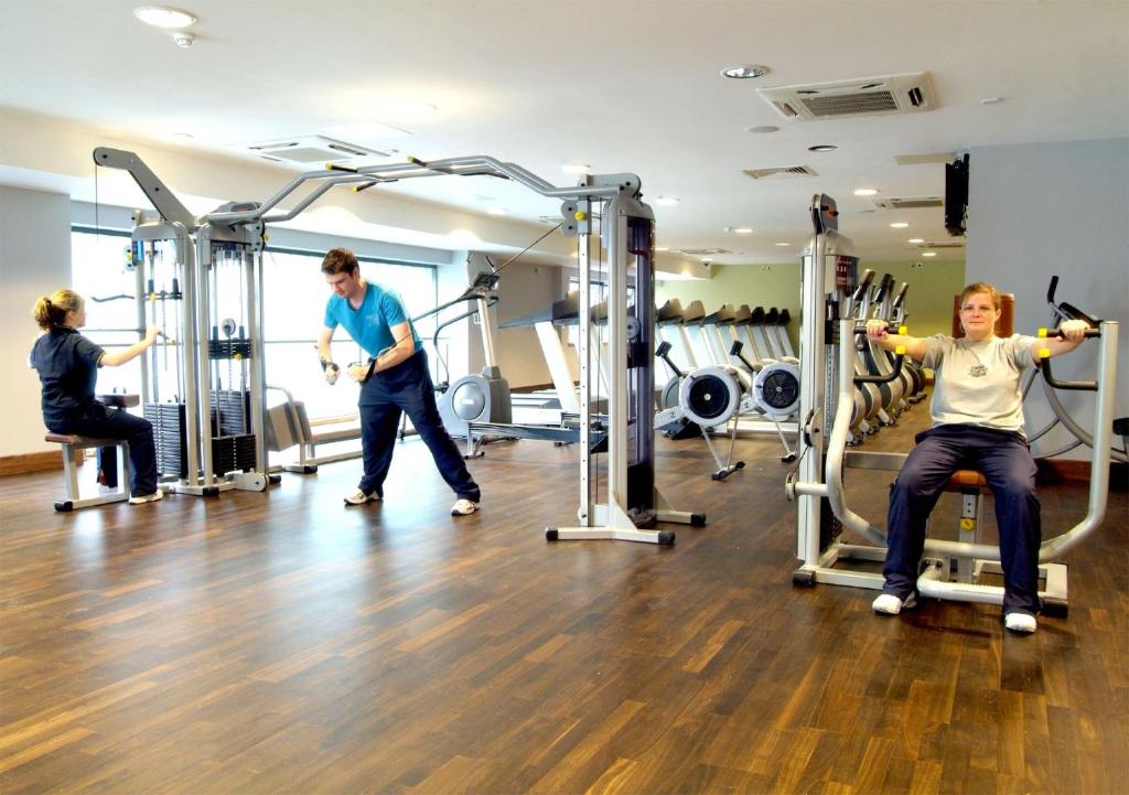 Fitness centrum a/nebo fitness zařízení v ubytování Treacys Hotel & Leisure Centre Waterford