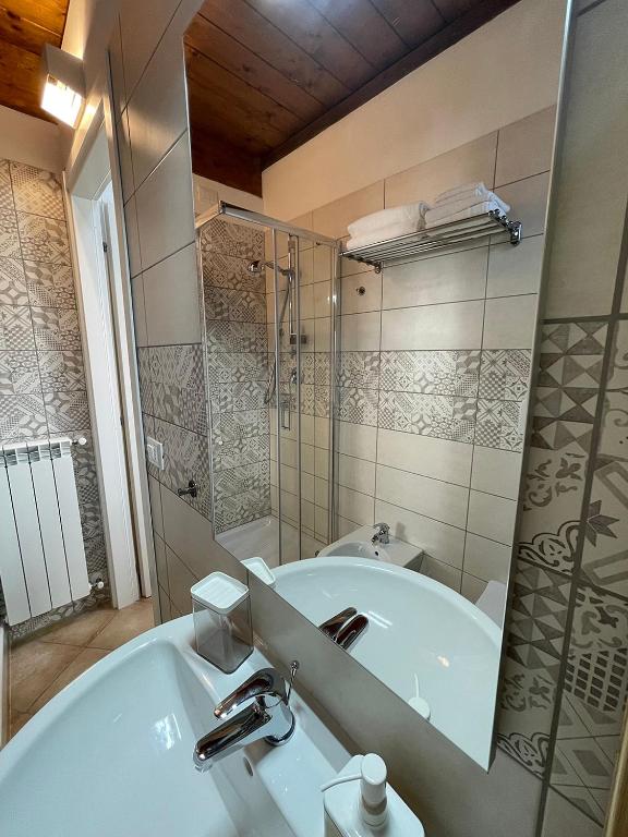 A bathroom at B&B Sacca