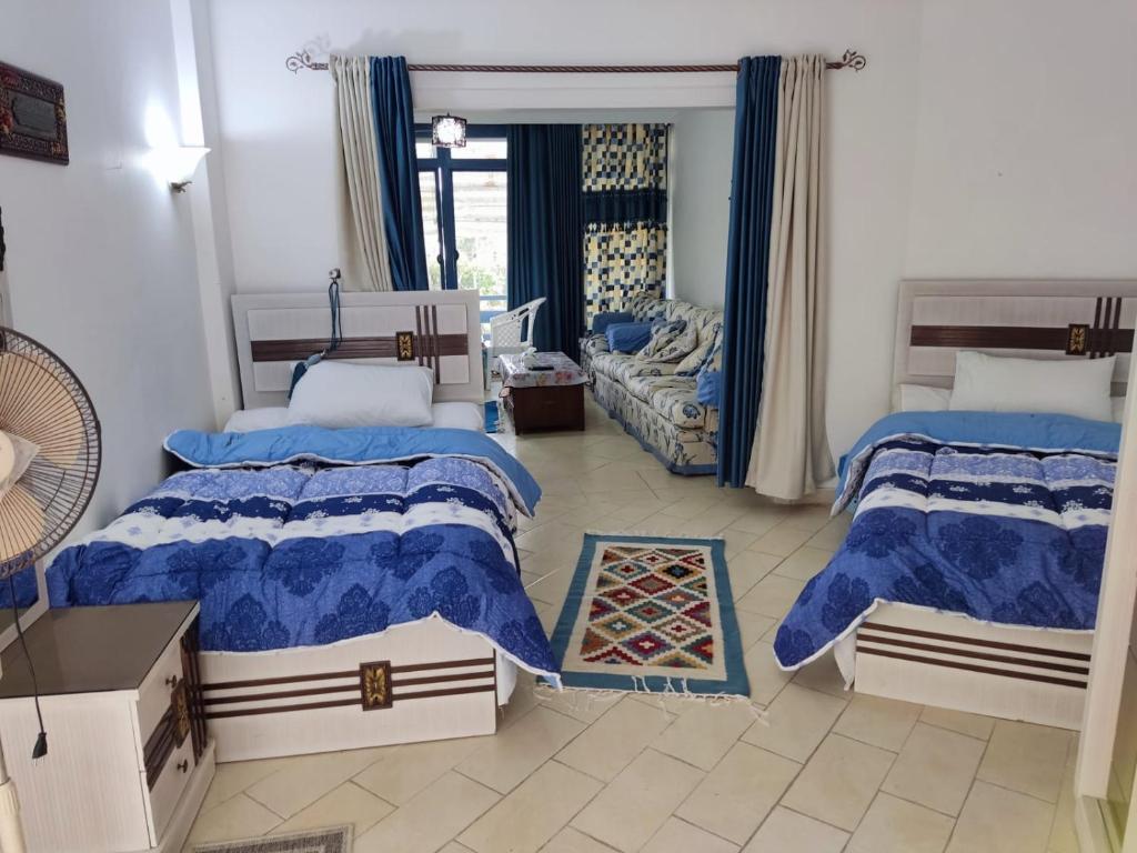 Un pat sau paturi într-o cameră la 2bed rooms 95m, Garden&sea view, first floor, Family only دور اول بمدخل مستقل