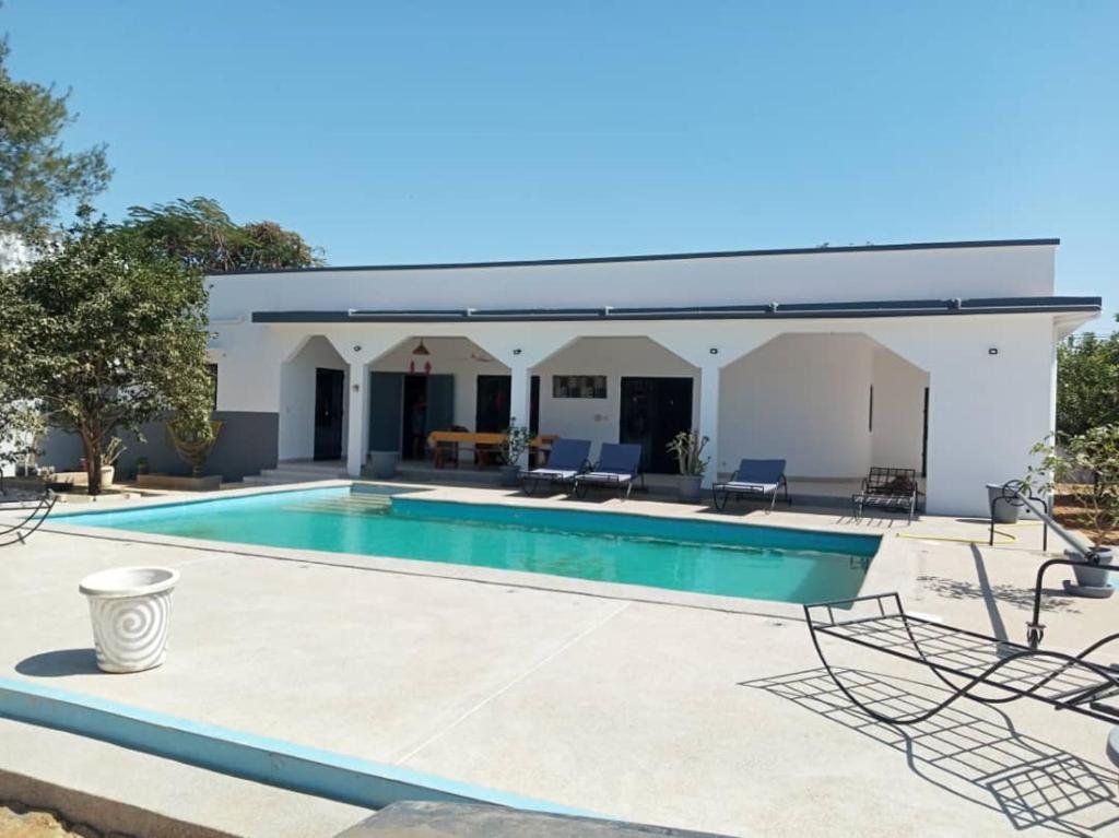 Villa con piscina y casa en La Somonoise, en Somone
