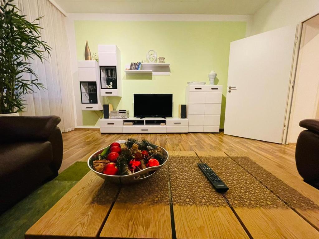 a bowl of fruit on a table in a living room at Königstor in Kassel