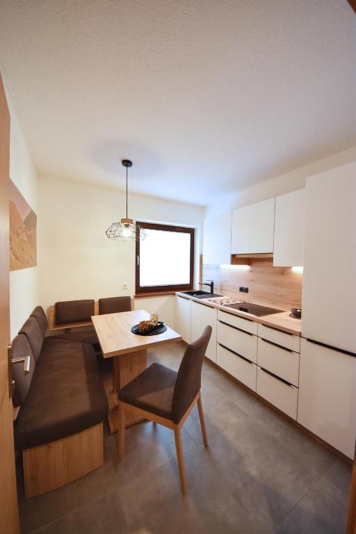 Kuchyň nebo kuchyňský kout v ubytování K-Appartements Klösterle
