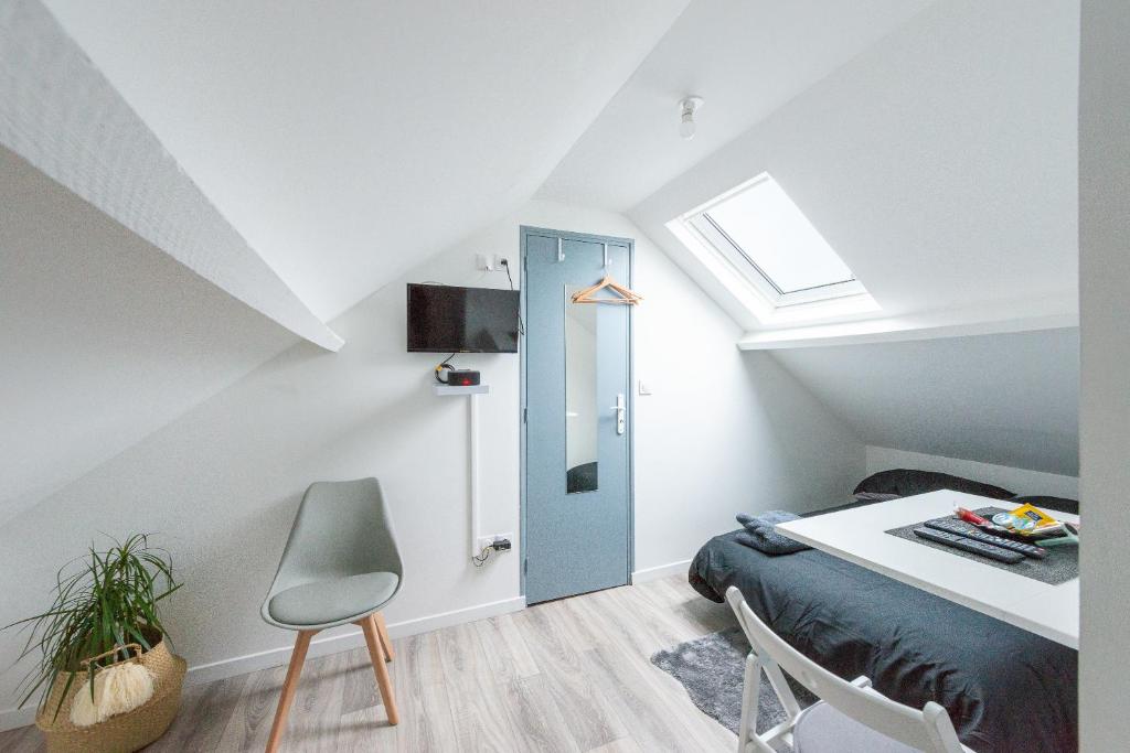 a attic bedroom with a bed and a skylight at Studianzin in Anzin