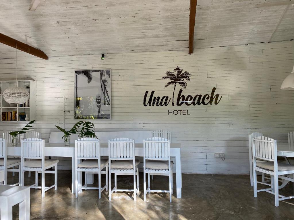 Restaurace v ubytování Una Beach Hotel & OLU Cafe