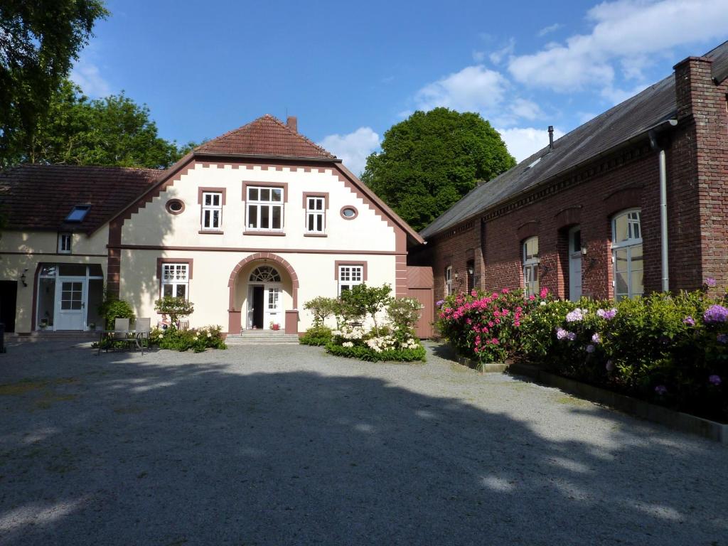 Landhaus Wattmuschel/alte Schule, romantic property in a secluded