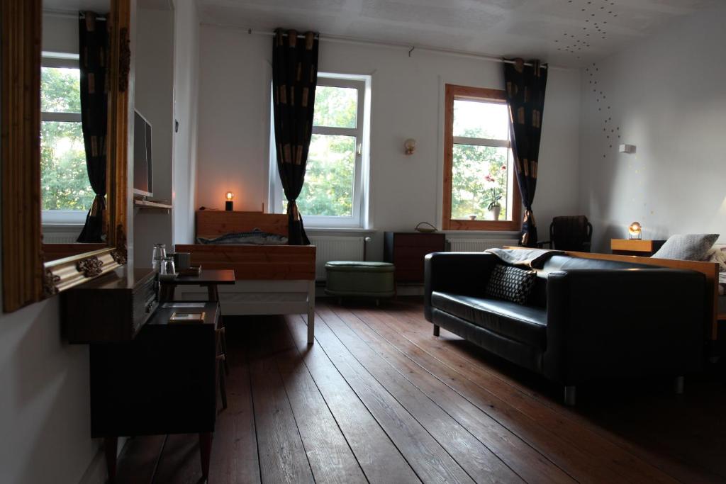 a living room with a couch and a table at Ahoi in Wesselburenerkoog