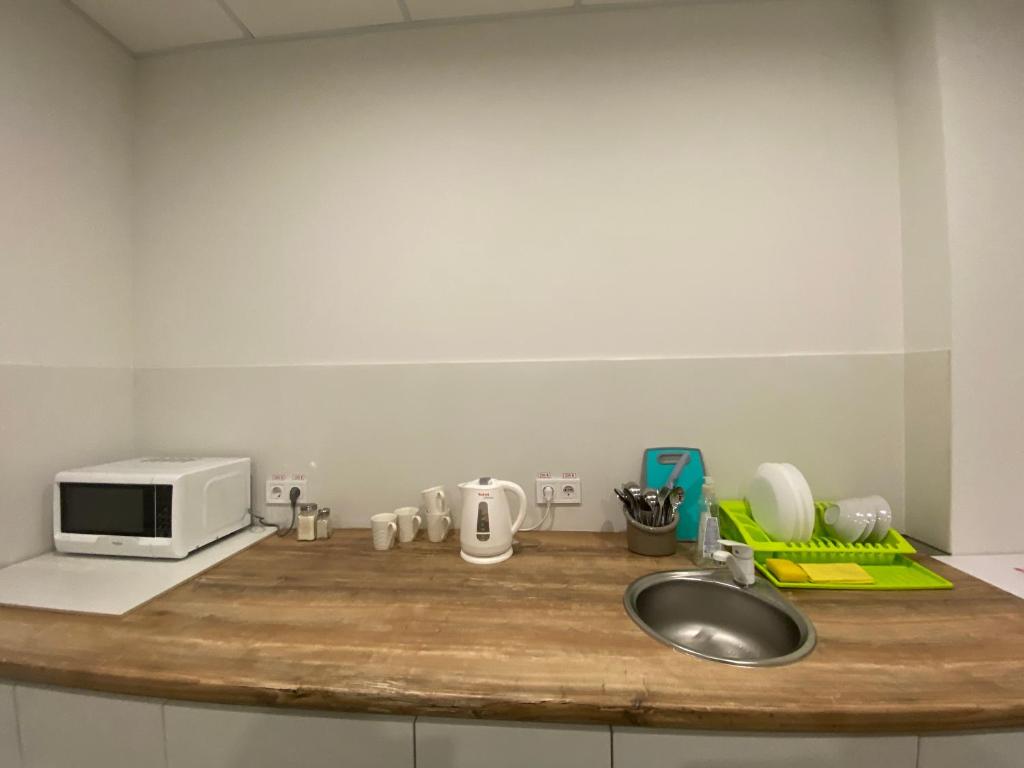 Eldhús eða eldhúskrókur á Kyivpasservis HOSTEL