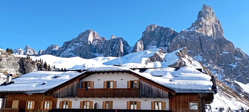 Gallery image of LA PULCE INNEVATA - Dolomiti Affitti in Passo Rolle