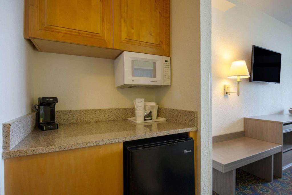 Travelodge by Wyndham Outer Banks/Kill Devil Hills - Salle Roi Standard Avec Vue Sur L'océan Partiel - Non-fumeur