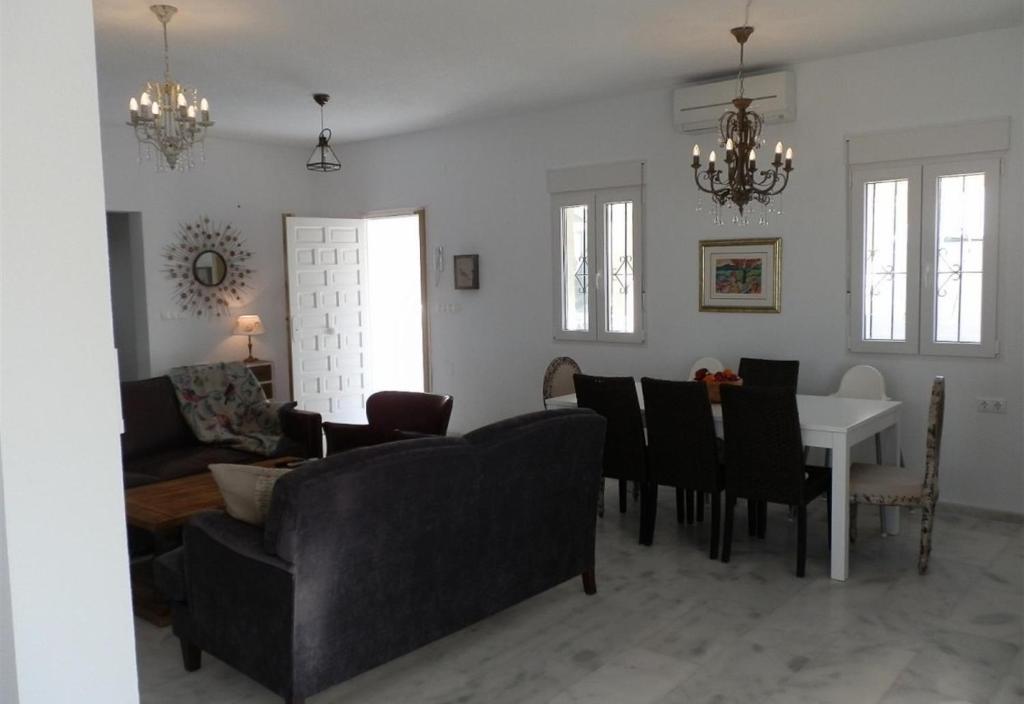 A seating area at Villa Salt Lake near city and beach