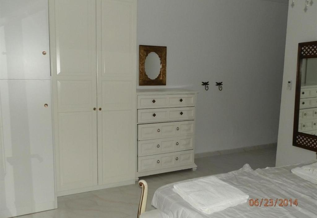 A bed or beds in a room at Villa Salt Lake near city and beach