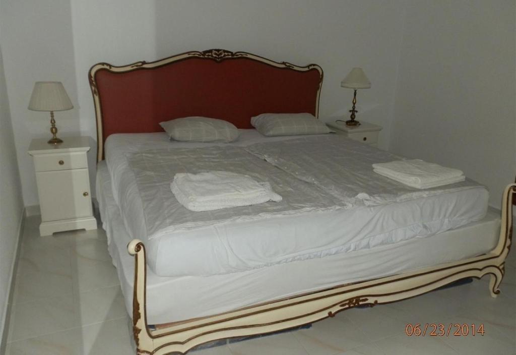 A bed or beds in a room at Villa Salt Lake near city and beach