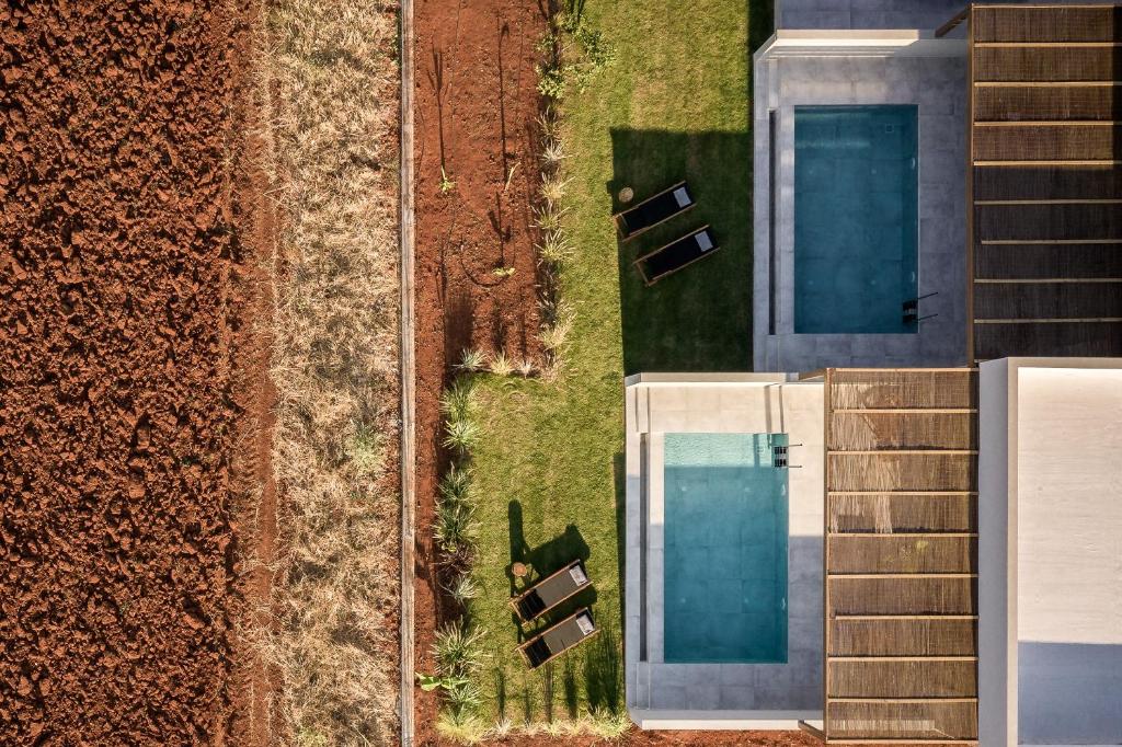 Bazén v ubytování AKU Suites with private pools nebo v jeho okolí