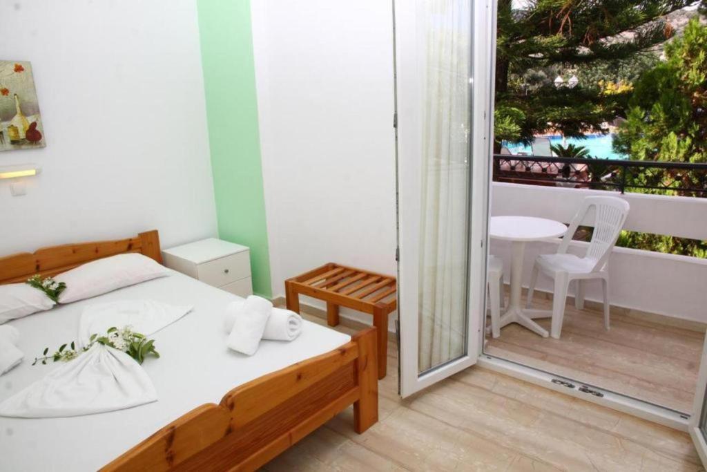 Postel nebo postele na pokoji v ubytování Nikos Apartments