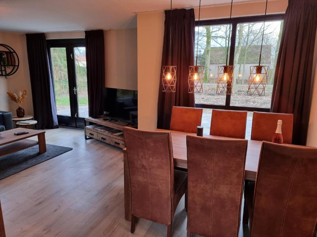 Recreatiewoning Maas en Waal 72 - Three-Bedroom House