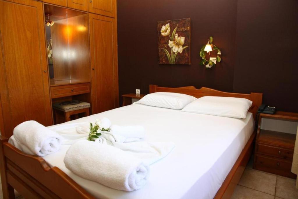 Postel nebo postele na pokoji v ubytování Nikos Apartments