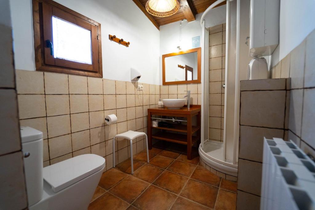 Koupelna v ubytování LA CASETA Turismo Rural