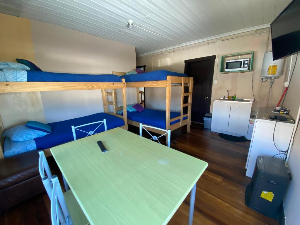 Hostal Newen Osorno - Habitación Cuádruple Con Baño Privado