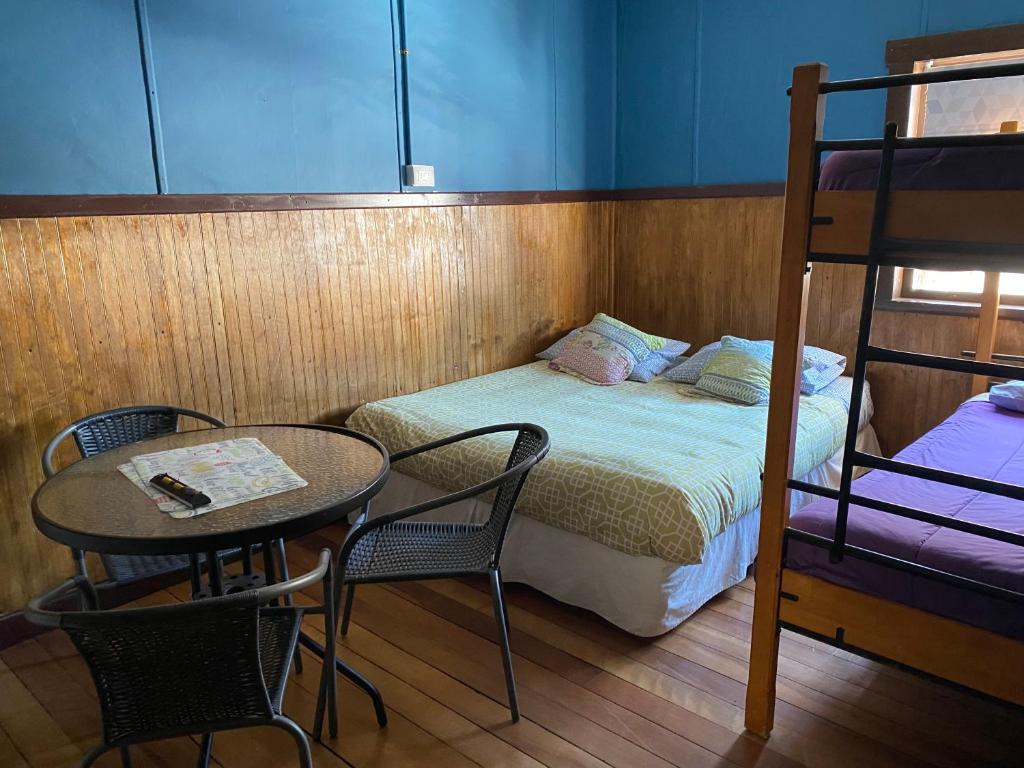 Hostal Newen Osorno - Habitación Cuádruple Con Baño Privado