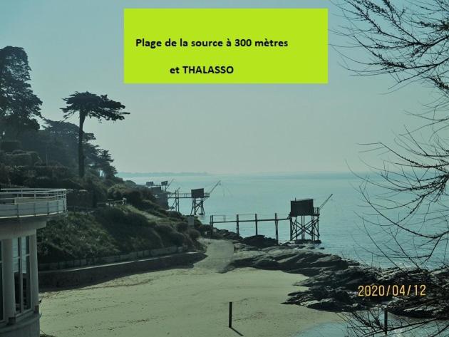 a sign that reads play be be sure metres of the ocean at location située à 300 mètres de la thalasso de Pornic et des plages in Pornic
