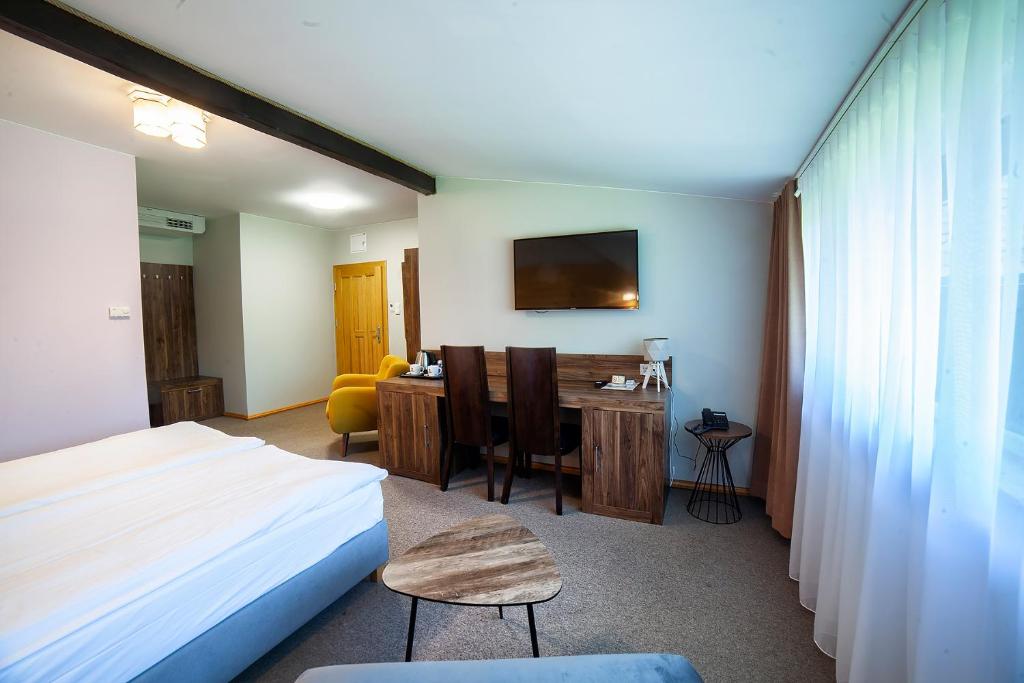 Posteľ alebo postele v izbe v ubytovaní Hotel Dworek Wapionka