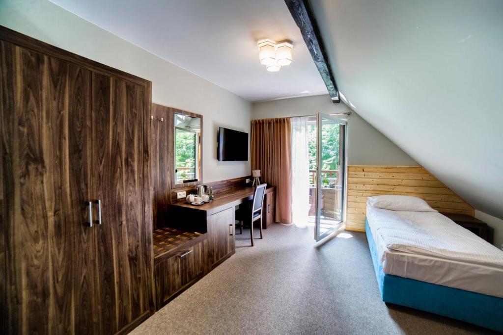 Posteľ alebo postele v izbe v ubytovaní Hotel Dworek Wapionka