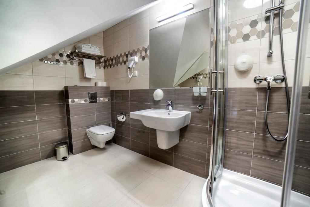 Kúpeľňa v ubytovaní Hotel Dworek Wapionka