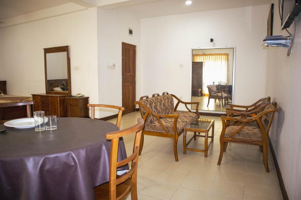 TV a/nebo společenská místnost v ubytování Chamaya Holiday Inn