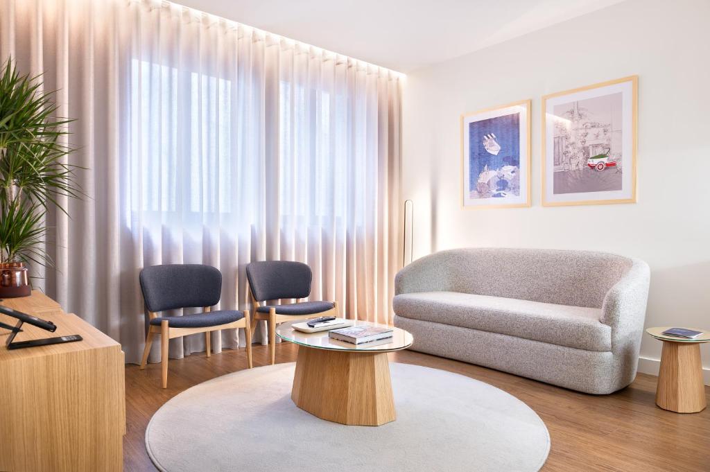 Catarina Serviced Apartments - Deluxe Two-Bedroom Apartment