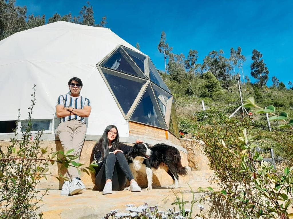 Domácí mazlíčci ubytovaní s hosty v ubytování Glamping NIDO VERDE