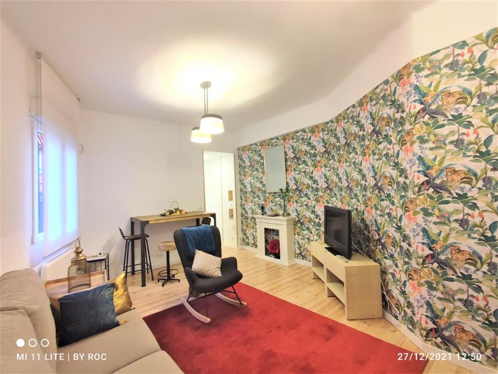 a living room with a large colorful wall at Apto IBAIONDO-Con encanto, céntrico y comunicado in Bilbao