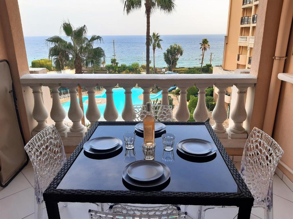 Balkoni atau teres di Cannes design vue mer