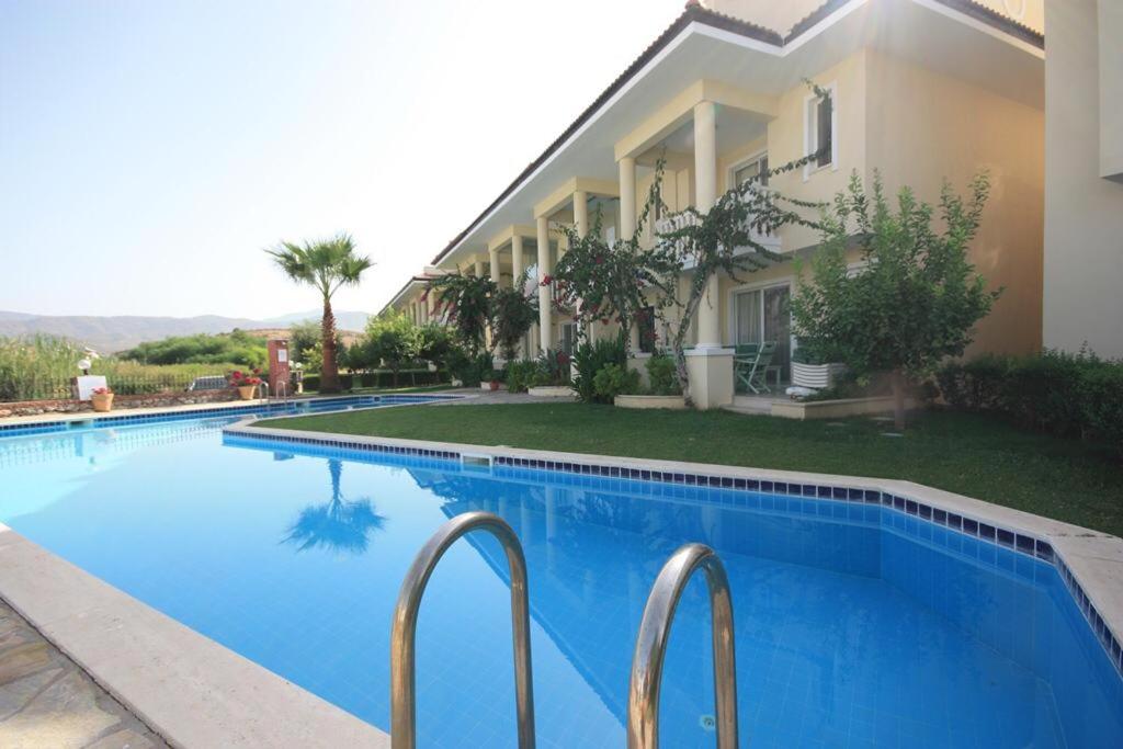Bazén v ubytování Nearby the sea with pool triplex villa nebo v jeho okolí