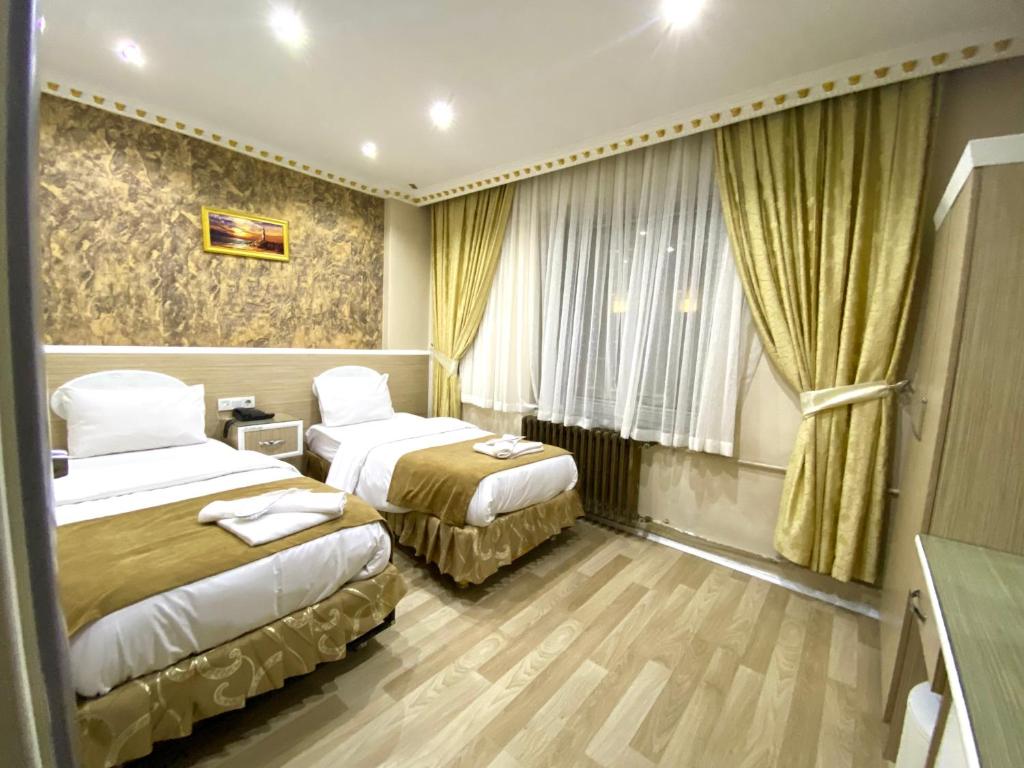 Postel nebo postele na pokoji v ubytování Grand Oral Hotel