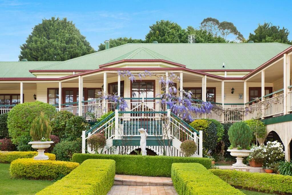 Aed väljaspool majutusasutust Grand Queenslander for Large Groups 5 mins to Maleny and Montville