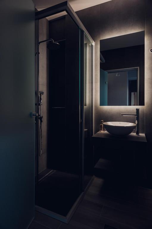 DIFFERENT APARTMENTS - Resim 34